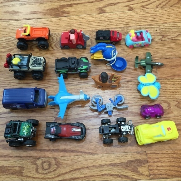 Lots of 18 toy small Cars Vehicles - Picture 5 of 13